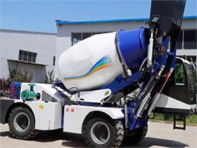 Self Loading Concrete Mixer Truck